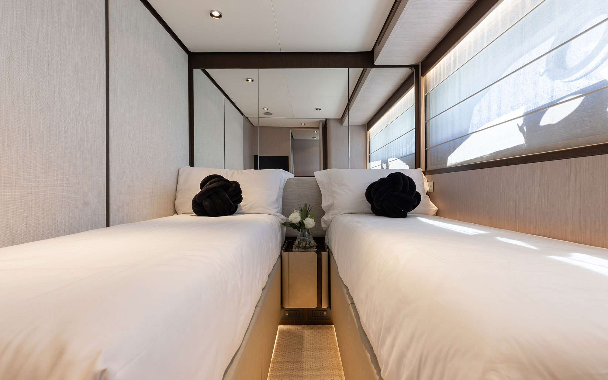 Yacht Photo 9